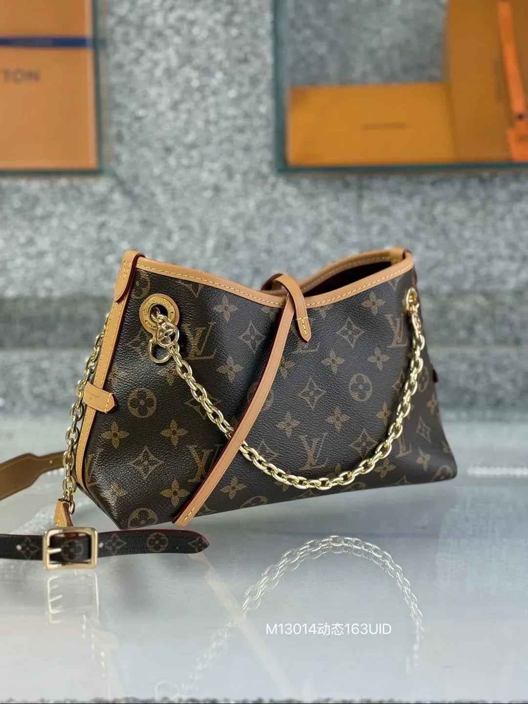 Bandoulière 30 in Monogram