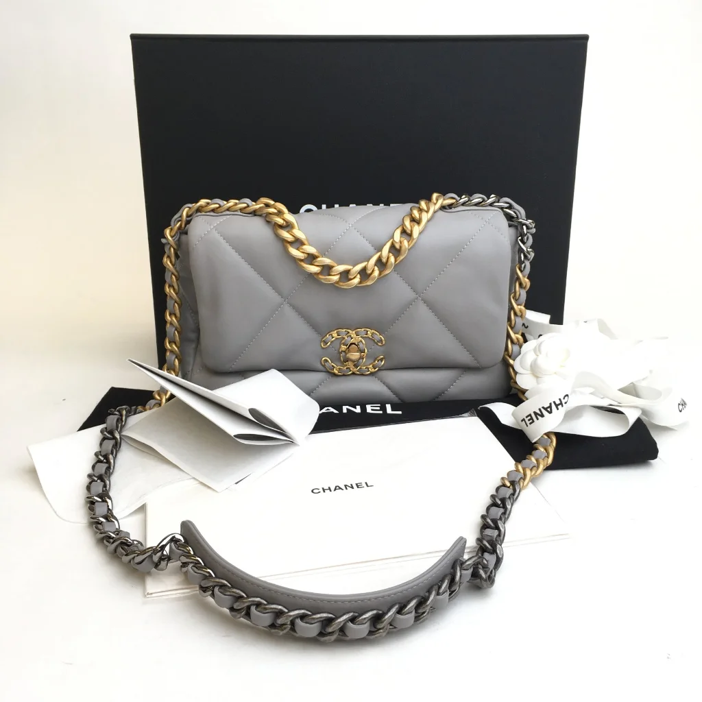 Chanel Medium Grey Lambskin 19 Flap Bag - Image 2